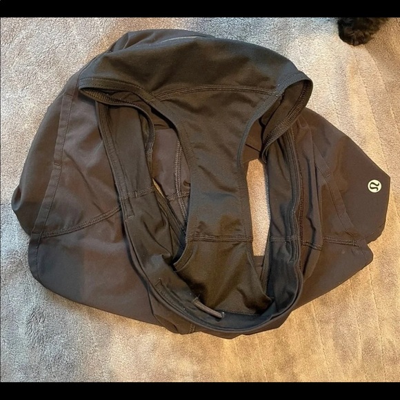 Lululemon shorts size 6 - Picture 4 of 4